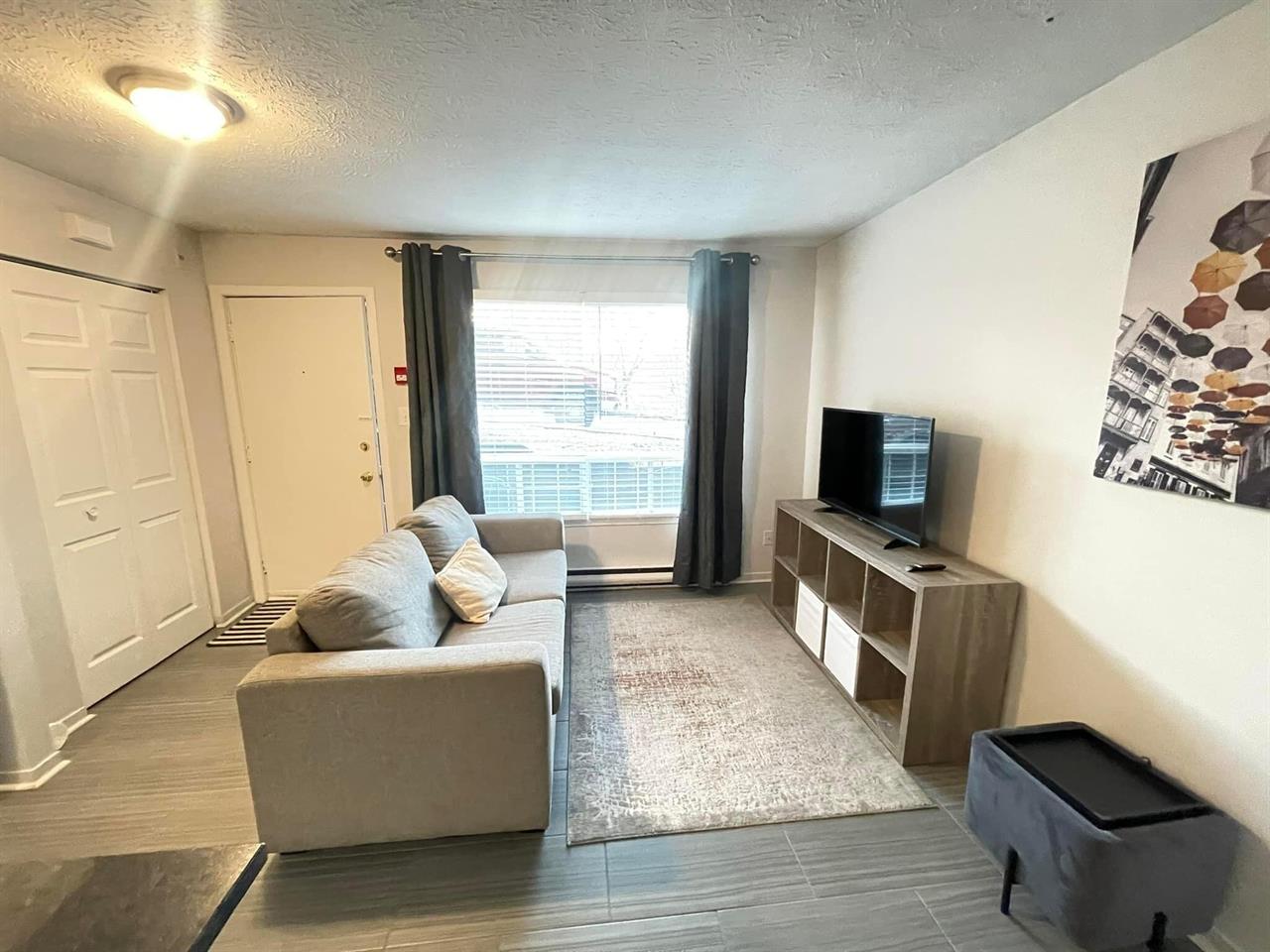 Immeuble - 525-533 Rue Cliff 3 1/2 Meublé à Louer | 3216286