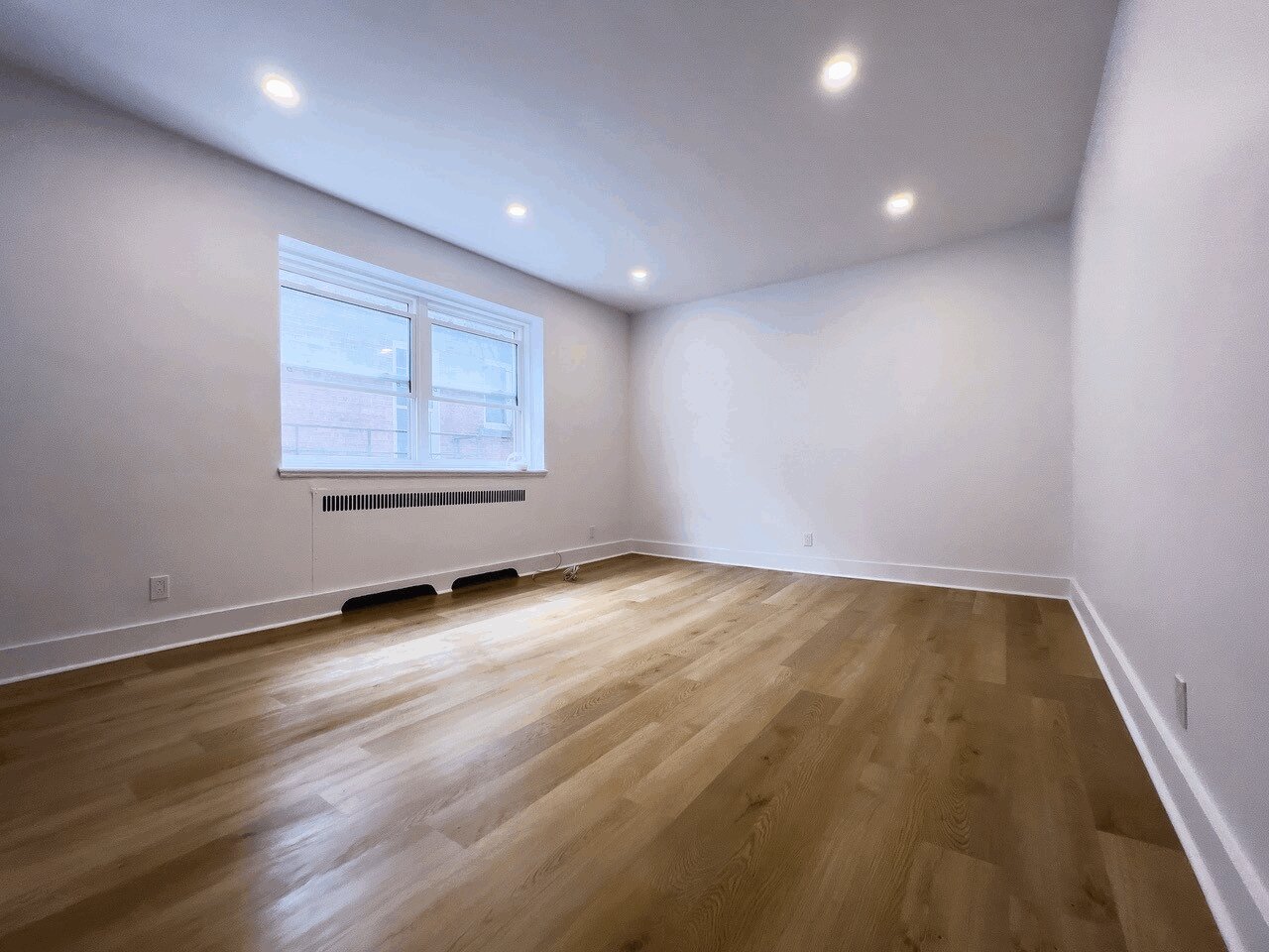 3 - 2070 Rue Chomedey, Montréal | 3216357