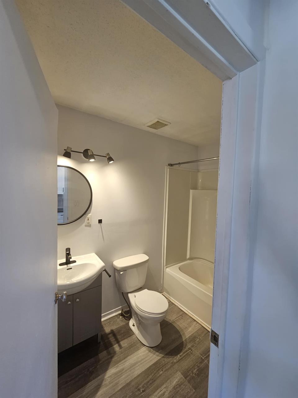 144 Rue Champlain (Hull) Studio Avec Four/ Réfrigérateur /wifi Inclus | 3216363