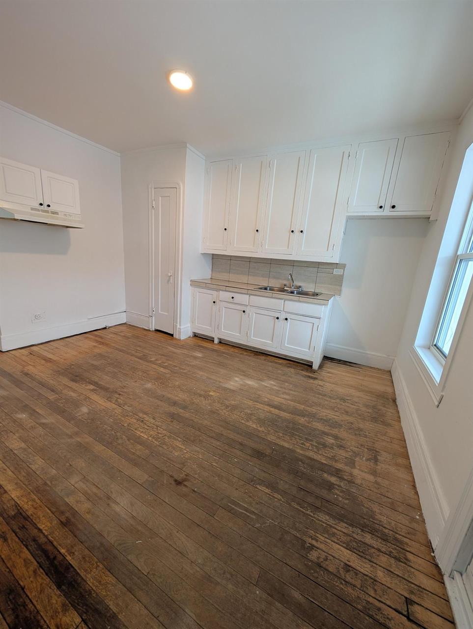 Immeuble - 866 à 882 Short 4 ½ à Louer – Secteur Université / Centre-ville | 3216377