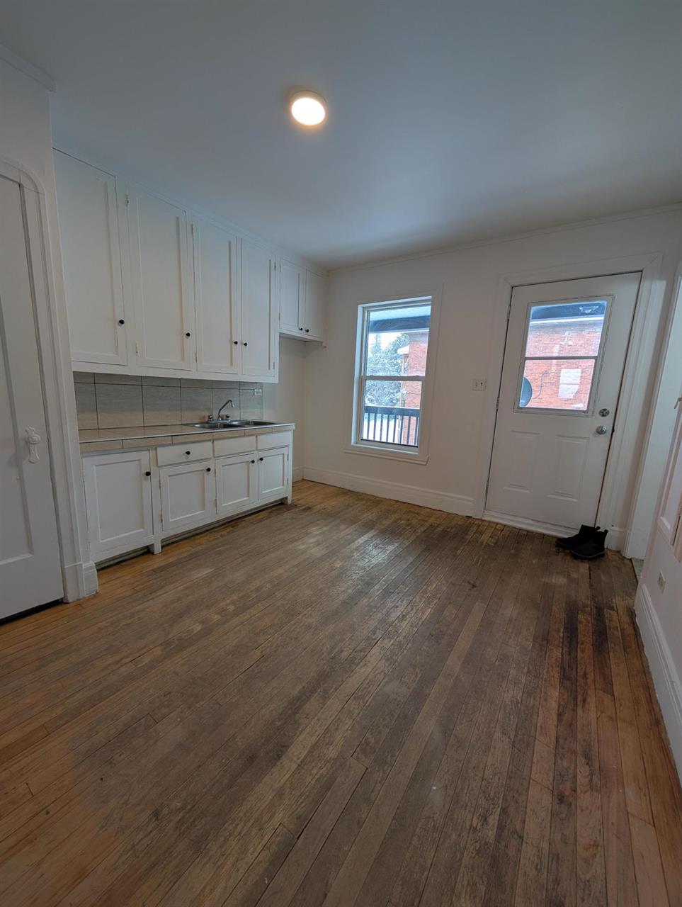 Immeuble - 866 à 882 Short 4 ½ à Louer – Secteur Université / Centre-ville | 3216377