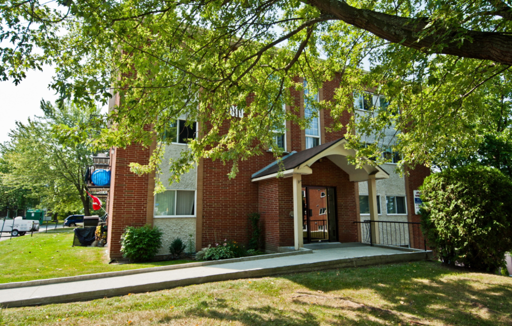 GRAND 3½| CHAUFFAGE ET EAU CHAUDE INCLUS | 3216484