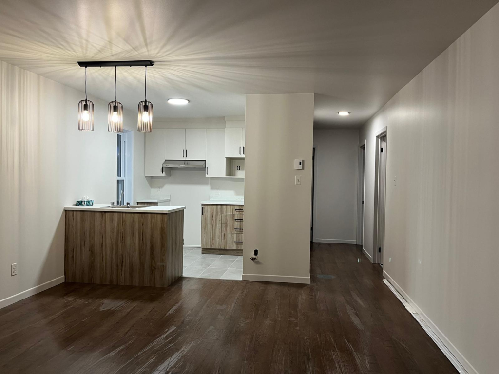 Sutton 4 1/2 Rénové 1 Mois Gratuit | 3216491