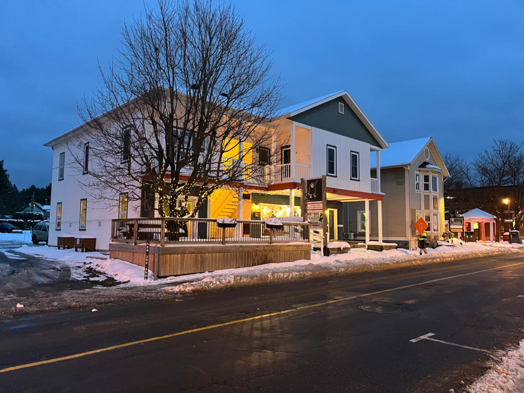 Sutton 4 1/2 Rénové 1 Mois Gratuit | 3216491