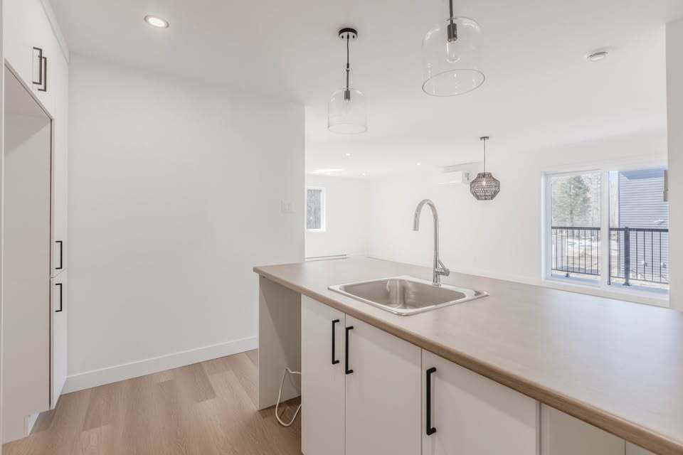 Superbe Unité De 5 1/2 Disponible | 3216577