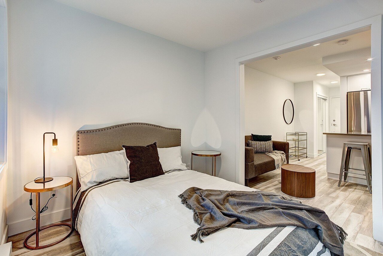 Half Basement Studio - 4530 Avenue Coloniale, Montréal | 3216629