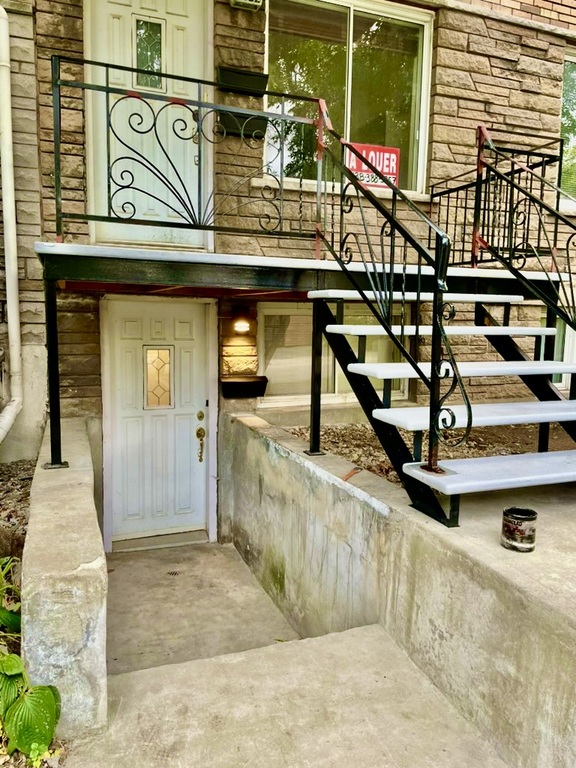 3½ Lumineux Entrée Privée – Métro | 3216654