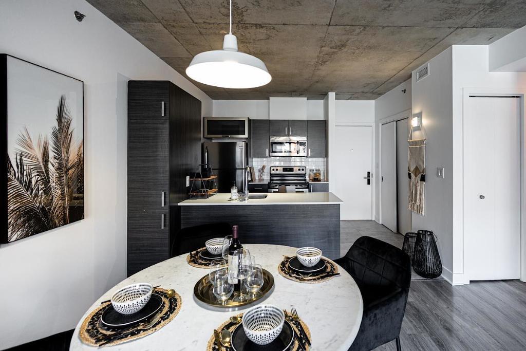 SPACIOUS 1 BED/ 1 BATH APARTMENT IN DOWNTOWN MONTREAL | 3216901