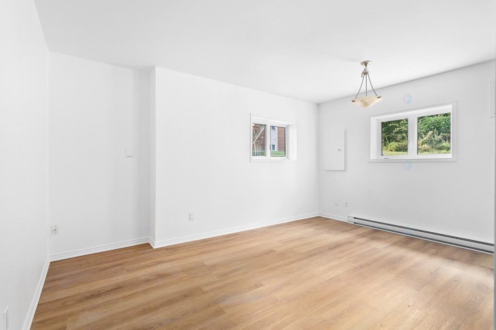 Appartement De 1 CC En Semi Sous-sol | 3216933