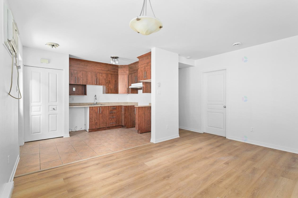 Appartement De 1 CC En Semi Sous-sol | 3216933