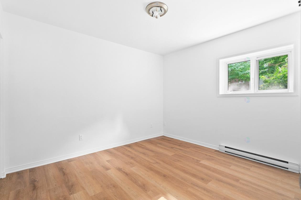 Appartement De 1 CC En Semi Sous-sol | 3216933