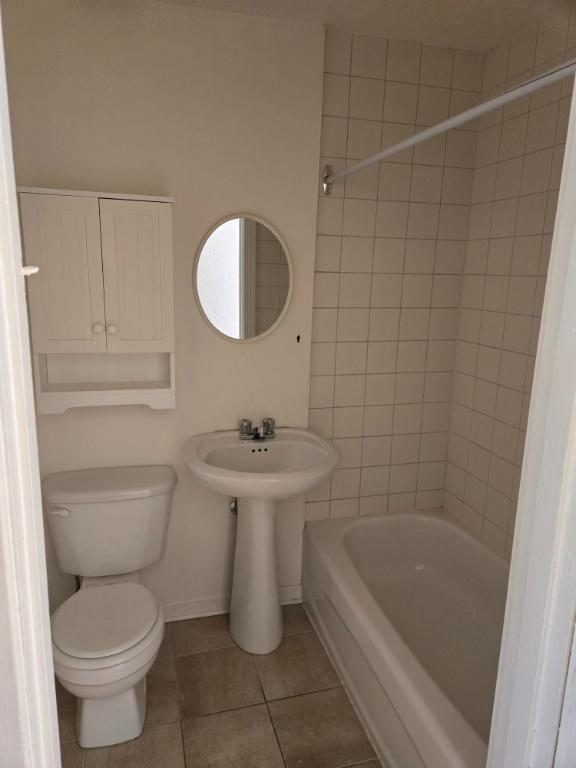 VERDUN Joli Logement NON-FUMEUR 4 1/2 + VÉRANDA | 3216985