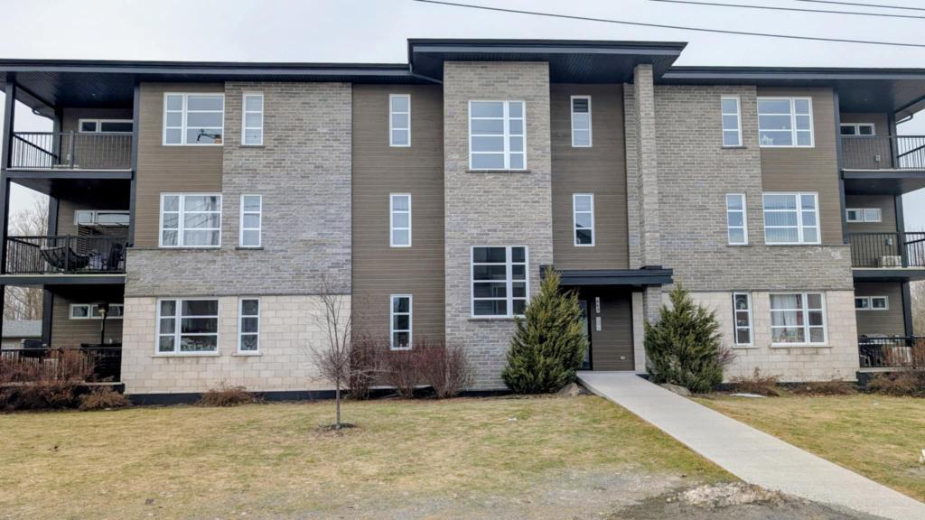 4 et demi spacieux avec air climatisé et garage intérieur | 3216989