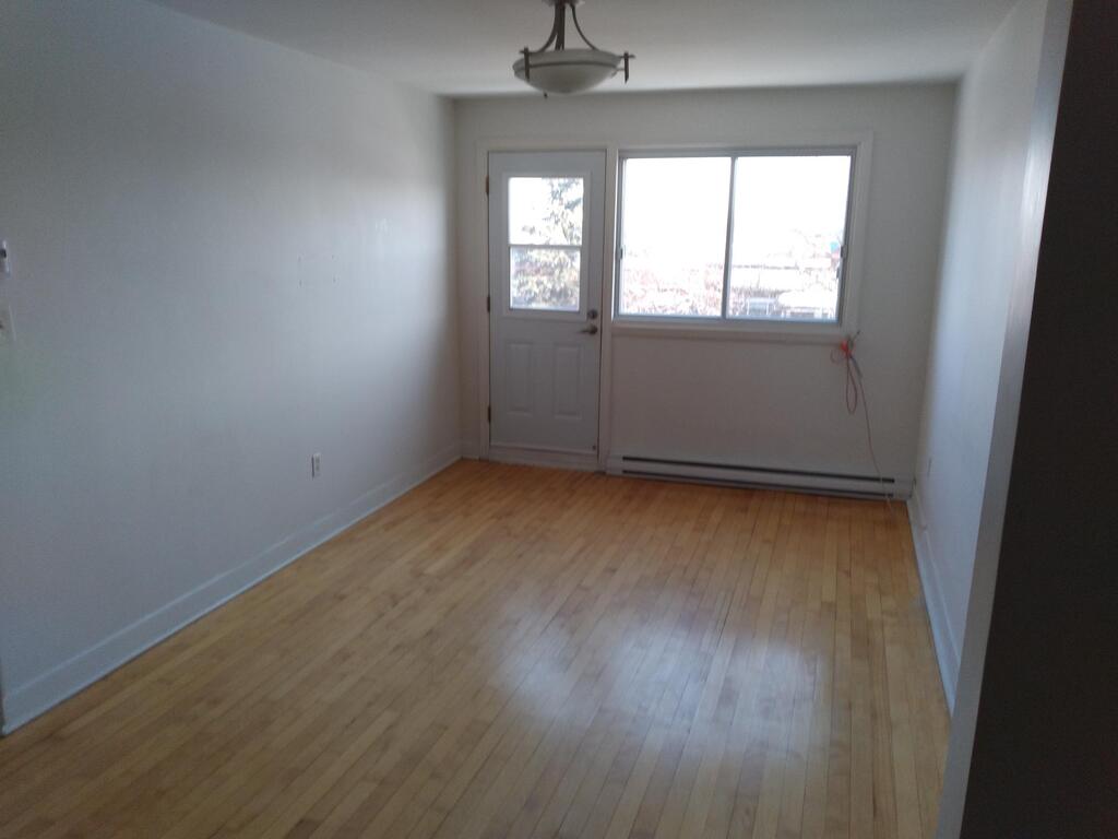 St Michel: Très Grand 5 ½ - Metro | 3217171