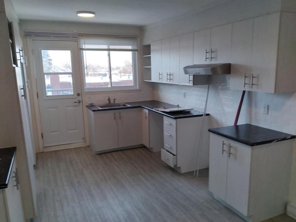 St Michel: Très Grand 5 ½ - Metro | 3217171