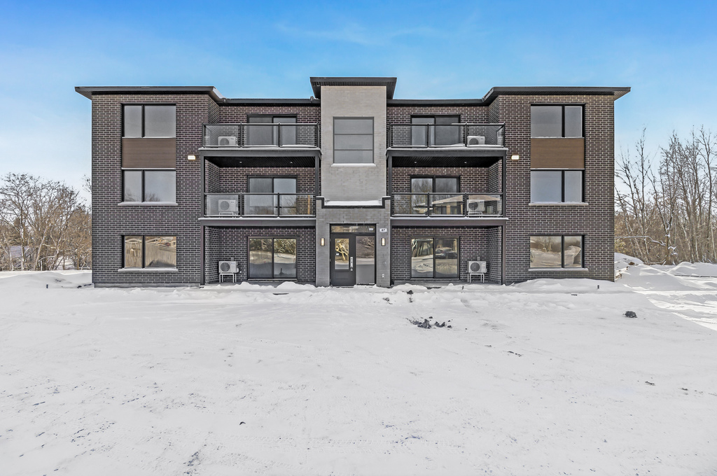 Appartement - Condominium à Louer | 3217235