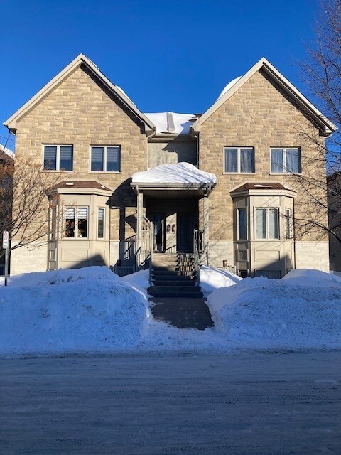 Superbe 4 1/2 | 3217240