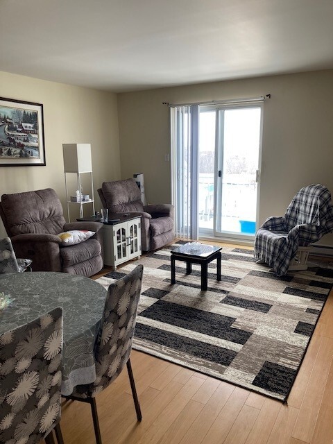 4 1/2 Avec Stationnement Intérieur | 3217248