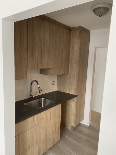 Grand 4 1/2 Lumineux Près De Tous Les Services | 3217282