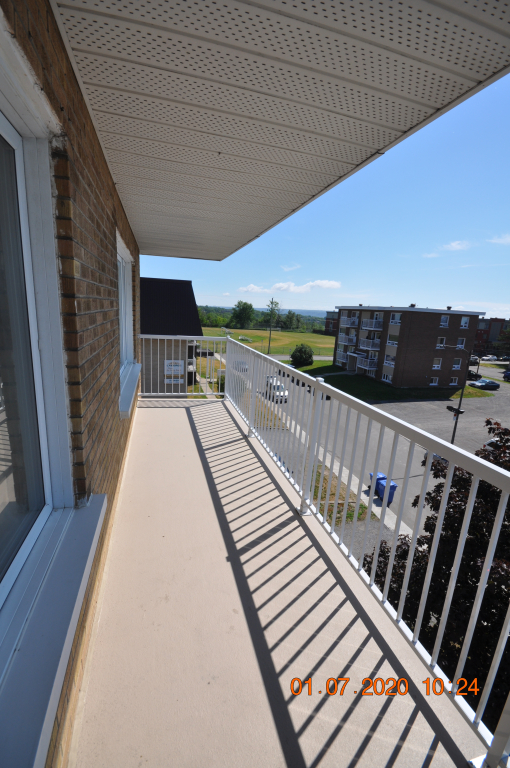 5½, Chauffé, Disponible 1ier Avril | 3230850