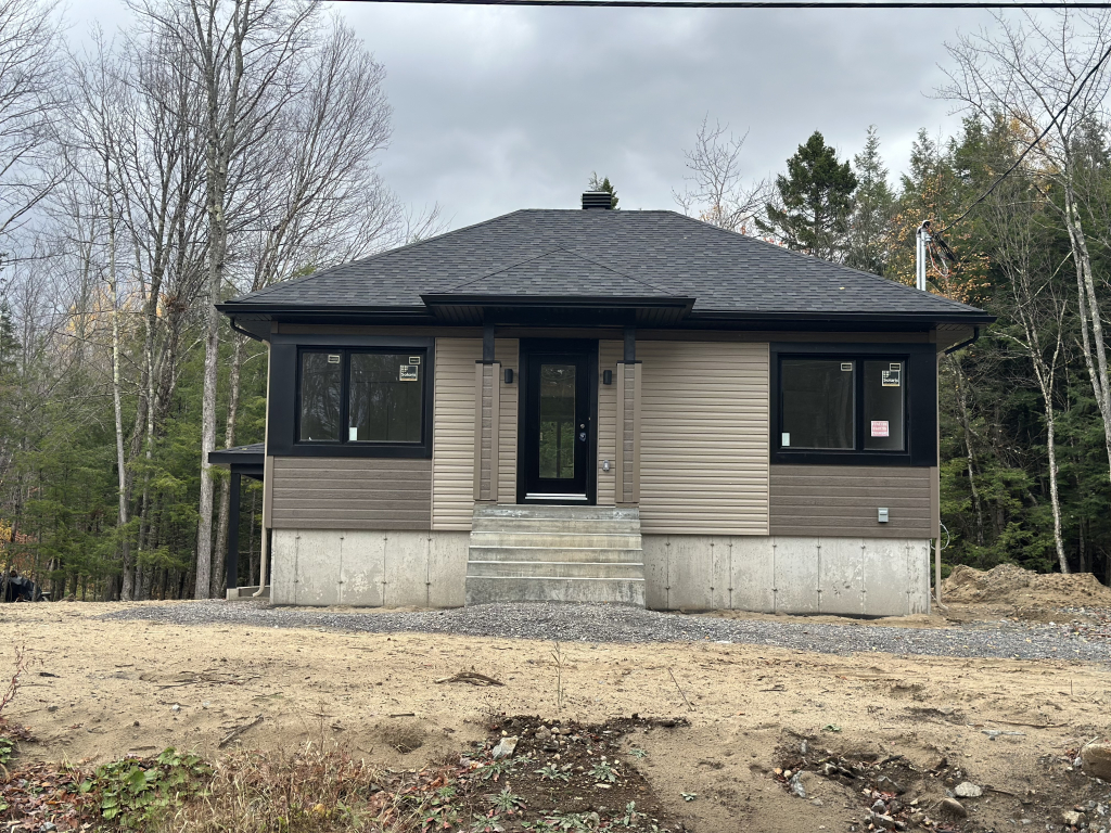 Bas De Maison Neuve à Louer | 3217437