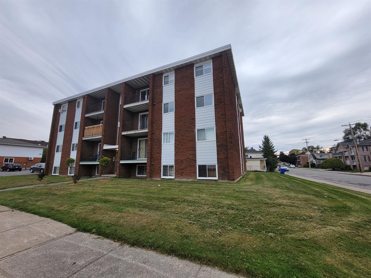 (Hull) Grand Logement Tout Près D'Ottawa | 3217460