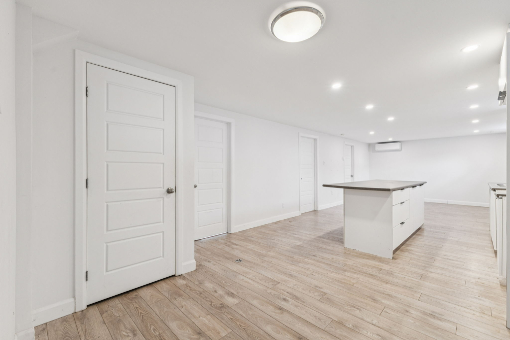 Octobre, Apaprtement Semi Sous-Sol 2CC | 3217489