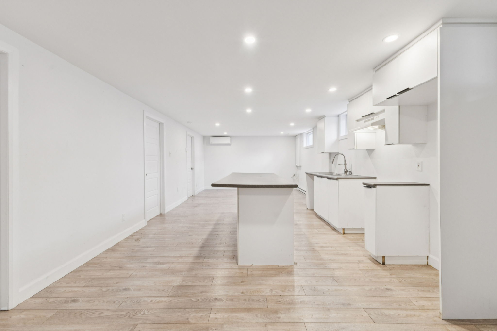 Octobre, Apaprtement Semi Sous-Sol 2CC | 3217489