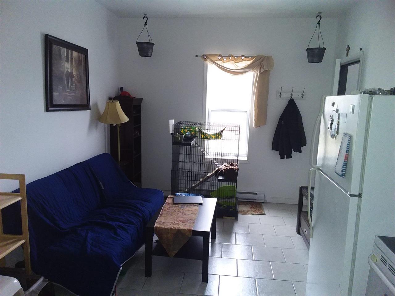 Immeuble - 107-109-111 Queen 3 1/2 Meublé Et Tout Inclus à Louer | 3217603