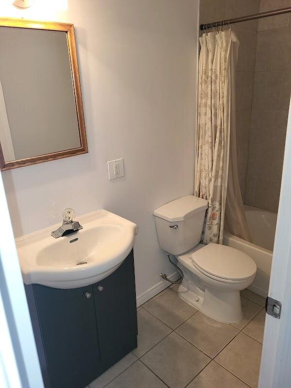 Immeuble - 107-109-111 Queen 3 1/2 Meublé Et Tout Inclus à Louer | 3217603