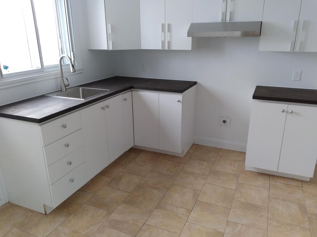 Mercier: 4 ½ Rénové, Chauffer-eau Chaude | 3220555