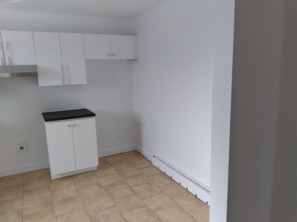 Mercier: 4 ½ Rénové, Chauffer-eau Chaude | 3220555