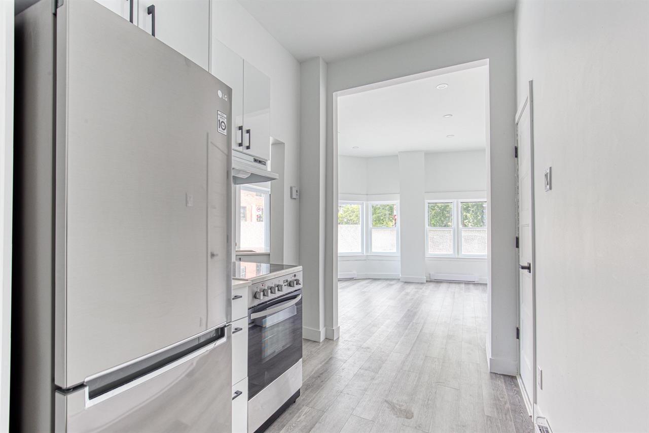 1 Bed, 1 Bath - 2002 Rue Saint-André, Ville-Marie | 3220704