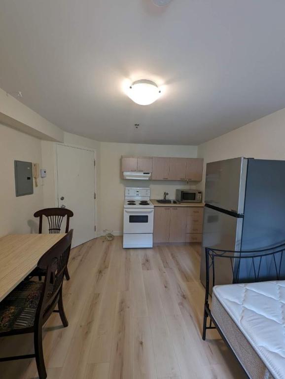 LOFT TOUT INCLUS (WIFI MEUBLES CHAUF ECL) | 3229973