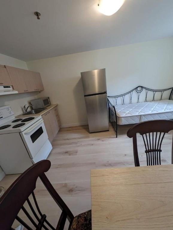 LOFT TOUT INCLUS (WIFI MEUBLES CHAUF ECL) | 3229973