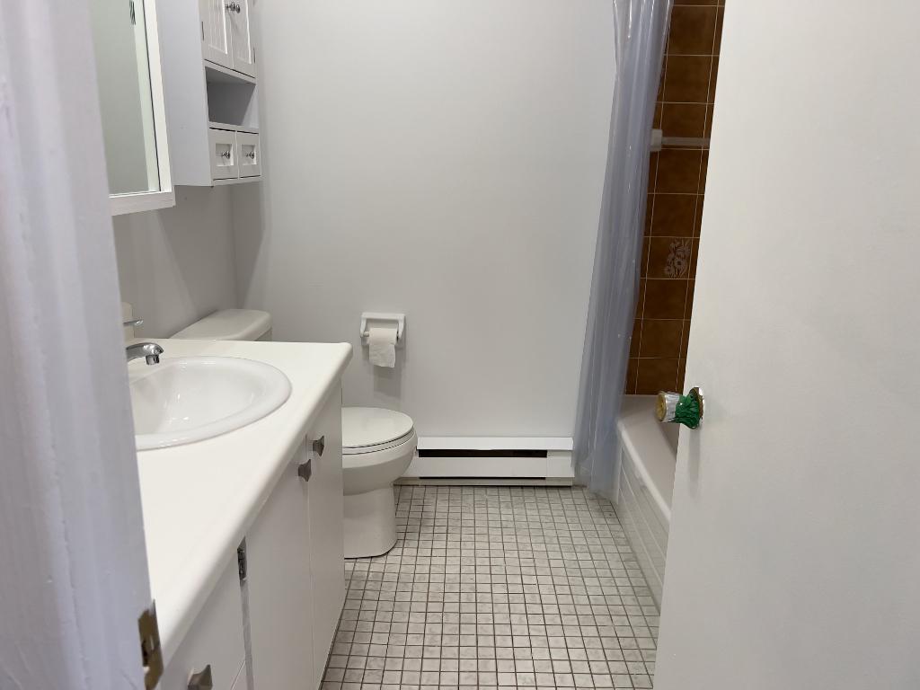 1 mois de louer GRATUIT, libre 1er avril, quartier calme, sécuritaire. | 3220774