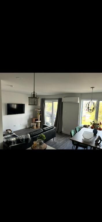 OCCASION : CESSION DE BAIL APPARTEMENT 5 1/2 2022 À 1298$/MOIS ST-HUBERT! FAITES VITE | 3220882