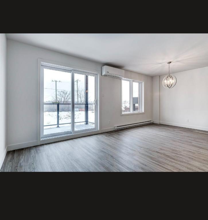 OCCASION : CESSION DE BAIL APPARTEMENT 5 1/2 2022 À 1298$/MOIS ST-HUBERT! FAITES VITE | 3220882
