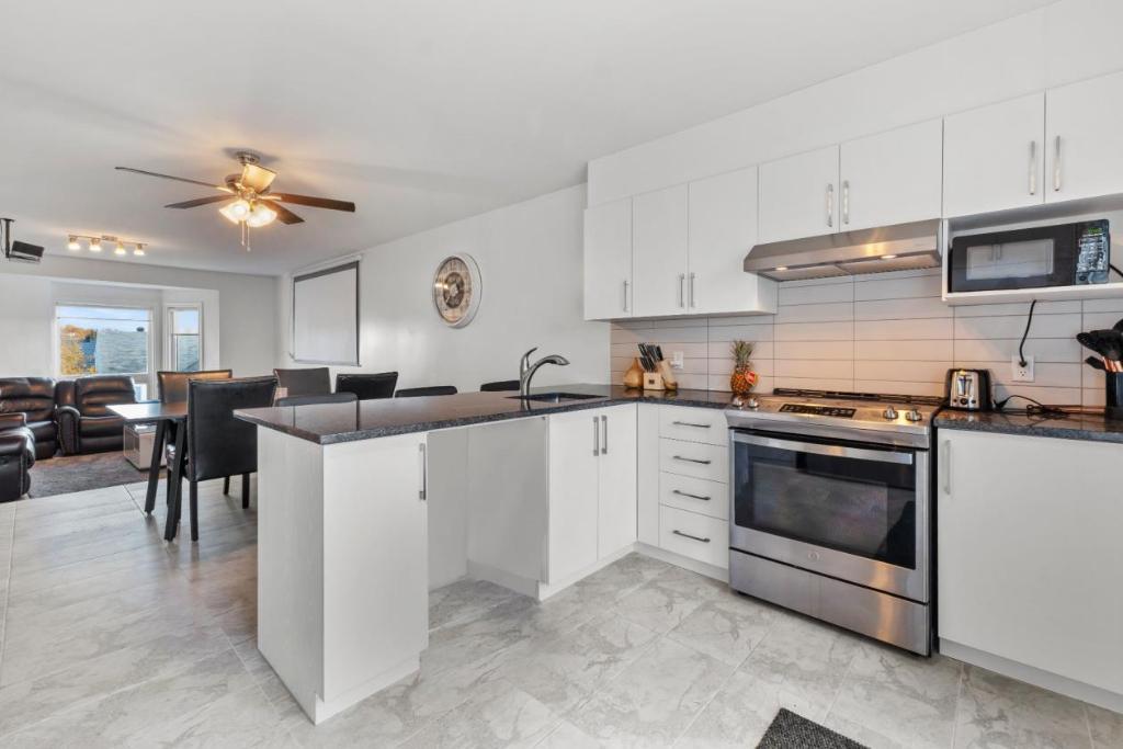 Grand 4 (1/2) Rénové à Louer à Laval | 3221016