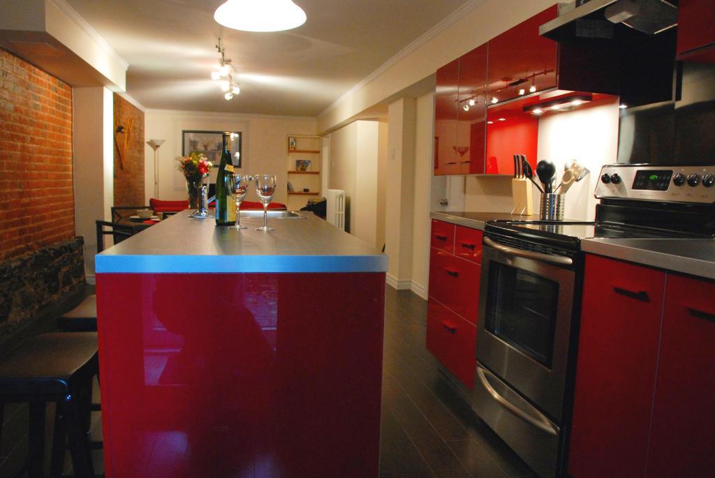 5mn à pied métro Sherbrooke; 4 1/2 meublé tout inclus; | 3221021