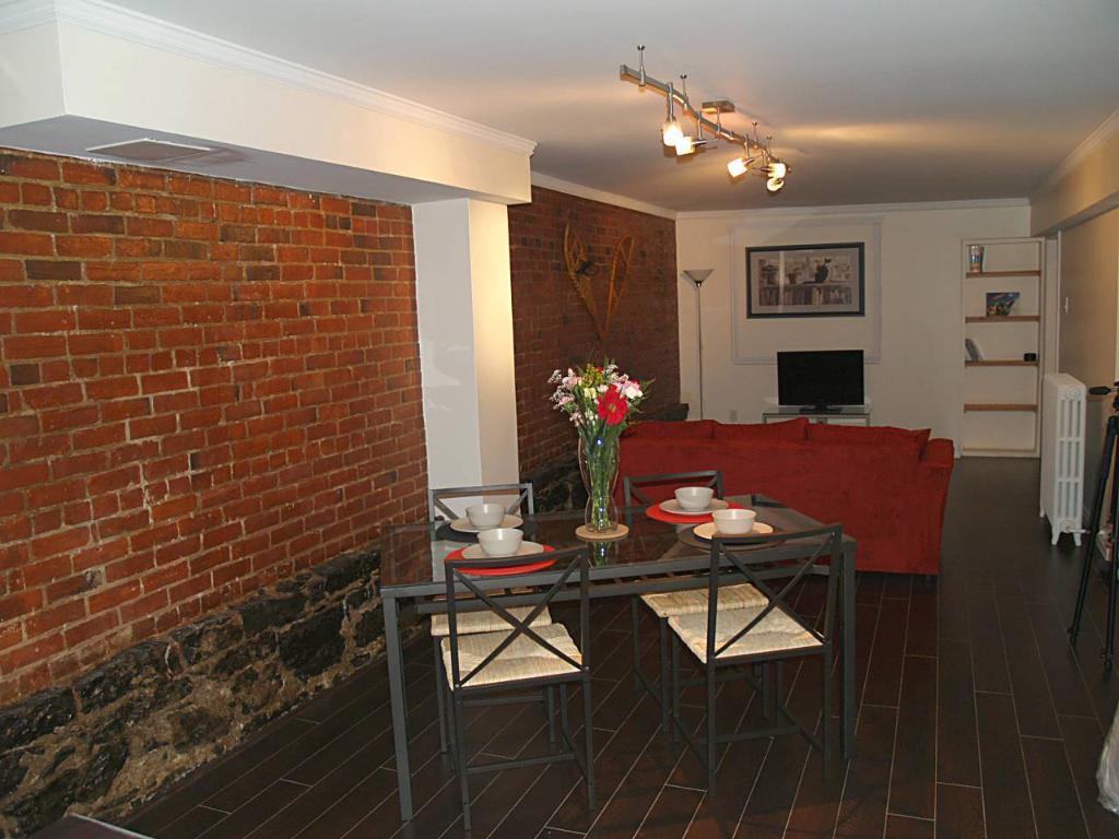 5mn à pied métro Sherbrooke; 4 1/2 meublé tout inclus; | 3221021