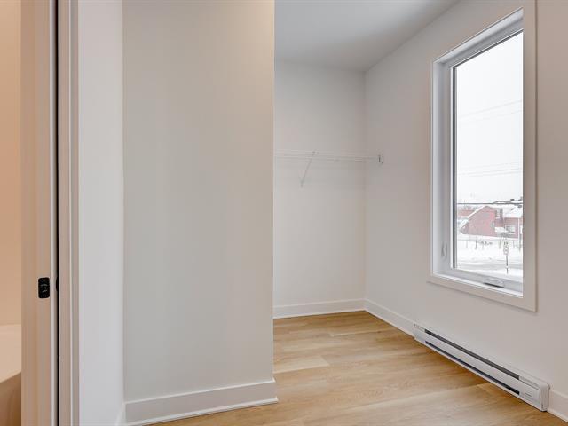 5 1/2 construction neuve, 5 électros fournis, énorme walk in (pièce complète) | 3221115