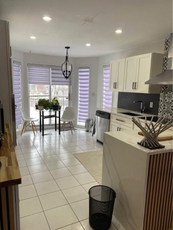 Élégante maison de ville meublée a Longueuil – Cadre résidentiel calme | 3221117