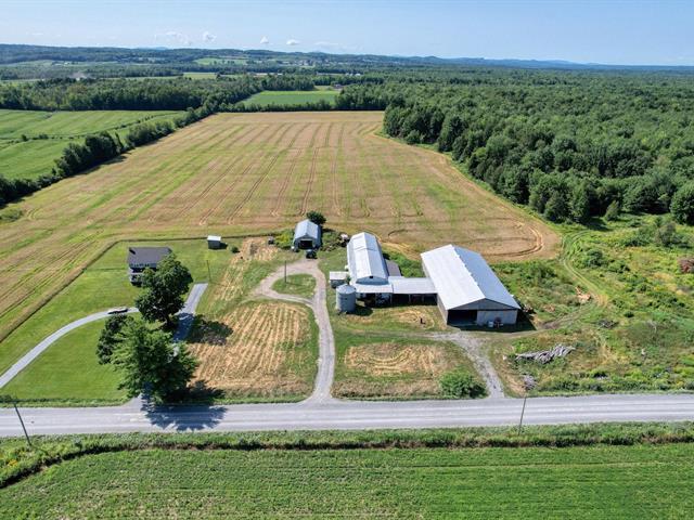 Dunham, terre 222 acres pour culture et poss. d'érablière 9000 entailles, grange et garage, sol idéal pour grandes cultures, fruitiers, vignoble | 3221369