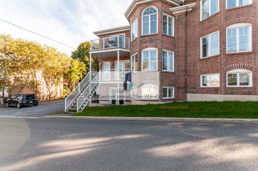 Appartement à Louer - 13 Rue Talon #A | 3221685