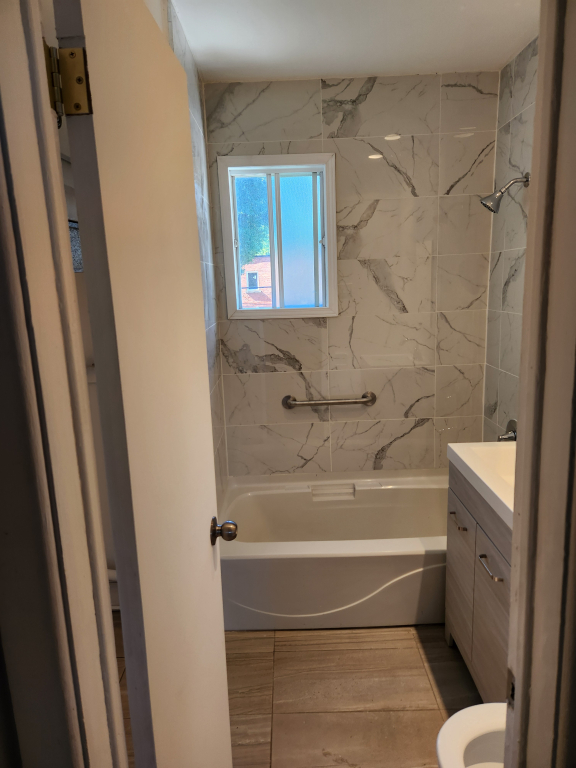 Beau 4 1/2 Avec Bureau | 3221766