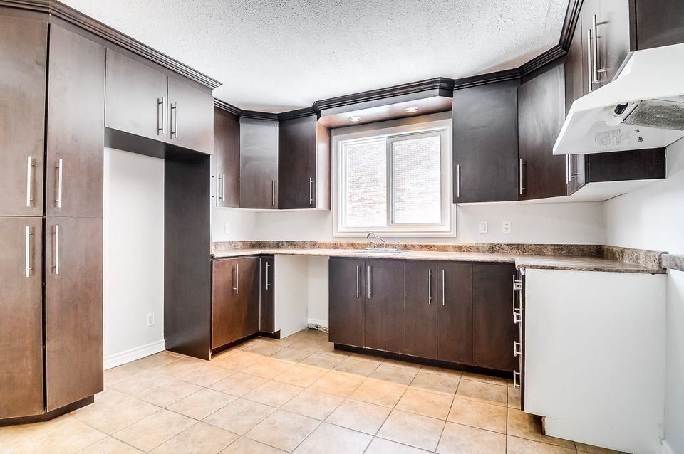 2 C-C, 1 Mars, Rénové à Neuf,1 090pi2 | 3221823