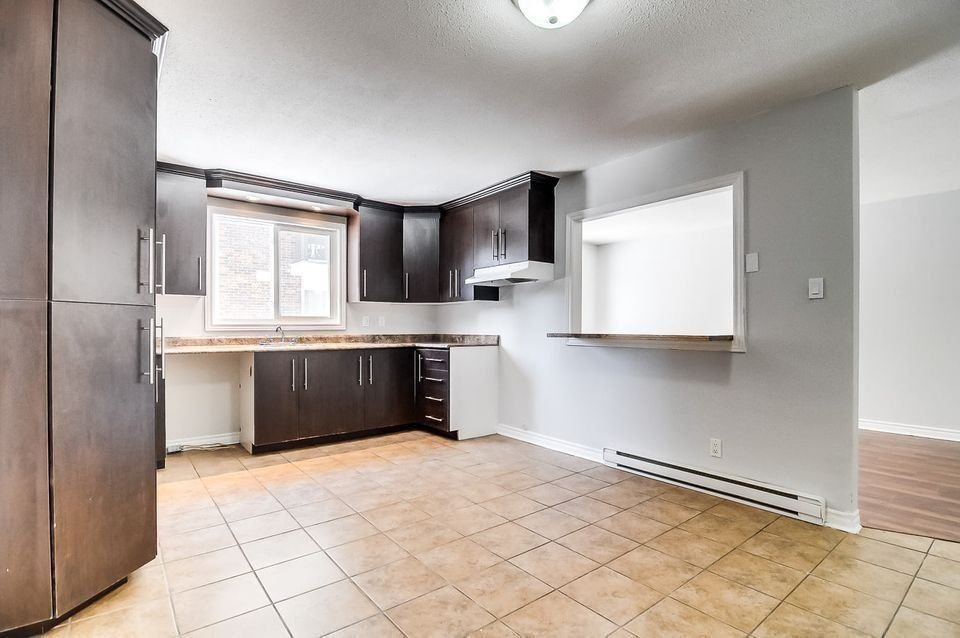 2 C-C, 1 Mars, Rénové à Neuf,1 090pi2 | 3221823