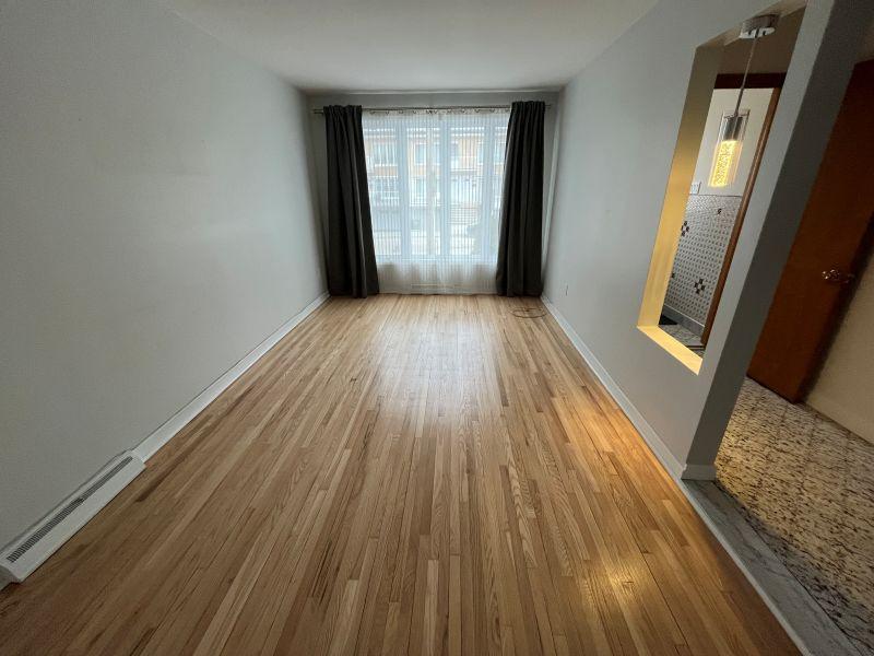 Bas de duplex - RDC (5 1/2) avec sous-sol (2 1/2) et garage + cour privée près du métro Langelier - 3CH - 2SDB | 3222083