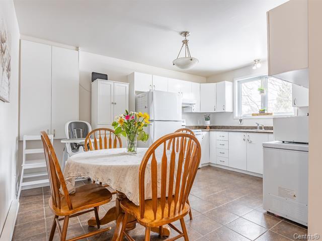 Grand 2 Chambres Avec Cour Arrière | 3222204